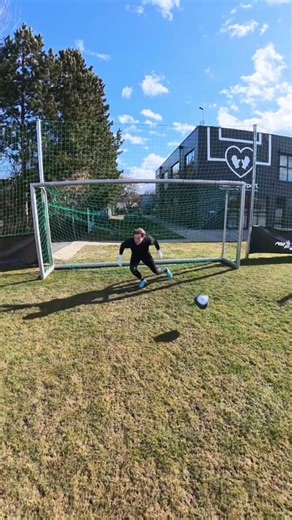 KEEPERsport reaction ball training 😍 #keepersport #gloves #goalkeeper