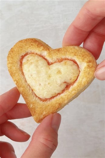 Mini pizzas de corazón, un aperitivo salado fácil y divertido