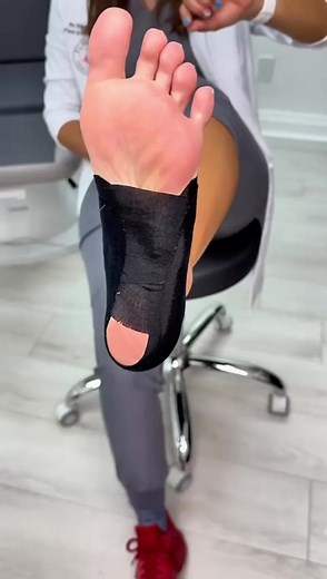 Selfing taping with KT tape for Plantar Fasciitis 🦶@KT Tape #selftaping #kttape #plantarfasciitis #artsandcrafts #foothealth #preventativehealth #podiatry #podiatrist #fypシ #trending