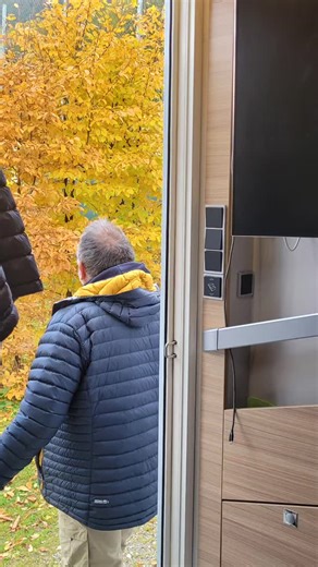 When your coat lining matches the beautiful autumnal leaves .😂 Austria has literally blown us away its scenery ,alpine air ,snow capped mountains , its so incredibly beautiful xxxx | The Carrotts on tour