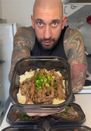 🥩 Slow Cooker Mongolian Beef Brisket My full cookbook with 70 high-protein recipes is on my page if you want to check it out. 📖👇 Ingredients: * 2kg beef brisket * 50g brown sugar * 100ml oyster sauce * 100ml soy sauce * 300ml beef stock * 2 tbsp garlic paste * 1 tbsp ginger paste * 100g cooked white rice per serve * Spring onion, sliced Method: 1. Place the beef brisket into your slow cooker. 2. Add the brown sugar, oyster sauce, soy sauce, beef stock, garlic paste and ginger paste. 3. Cook o