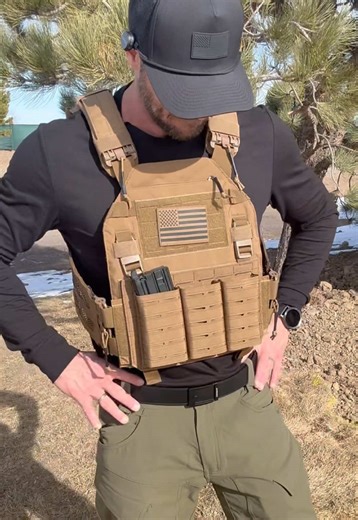 If you’re looking for a modular plate carrier with durable materials and a clean design, this one checks a lot of boxes. Built to adapt to different setups without overcomplicating things. #GearSetup #PreparedLifestyle #EverydayGear #platecarrier #bolodefense