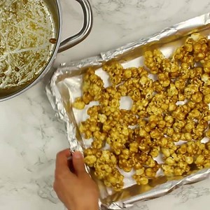 882K views · 171 reactions | HOW TO MAKE CARAMEL CORN- at home! Print the full recipe here: https://www.recipegirl.com/how-to-make-caramel-corn/ | RecipeGirl | Facebook