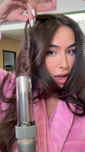 Hair goes in - curl comes out?! 🤯 @ConairCanada @Conair 👏🏽👏🏽 #haircurler #fyp