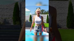 Aventures d'amis dans la piscine #amelkacaramelka #shorts