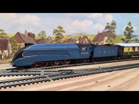 HORNBY LNER W1 CLASS (REBUILD VERSION) WITH PULLMANS & LNER CORONATION STOCK SHORT RUNNING SESSION