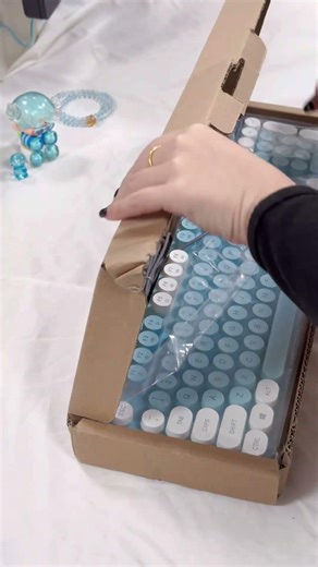 The highly anticipated keyboard unboxing video #keyboard #computer #mechanicalkeyboard #mouse #blue