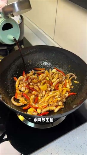 How to Make Spicy Stir-Fried Squid for Only $1! (香辣鱿鱼) - Easy Chinese Cooking