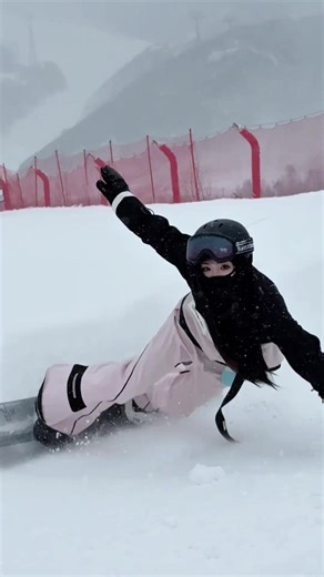 スキーを楽しむ女子のための雪景色