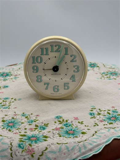 Vintage 1970s, Westclox, Made USA, Luminous, Pedestal, Wind up Clock - Etsy