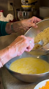 2M views · 53K reactions | 旅Thanksgiving Prep Edition: I have a twist on the traditional Mac-n-Cheese that you won’t believe. It’s so yummy and is another traditional side for the Turkey Day Buffet! Kraft Mac & Cheese #memesrecipessc #ShineForJesus #thanksgivingsides #macaroniandcheese | MeMe’s Recipes | Facebook