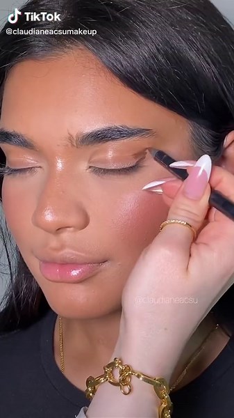 Classic Makeup Tutorial: Easy Eyeshadow & Browneyeliner