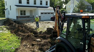 Watch (and listen!) as one of the first CASE 580 EV electric backhoe loaders works on a utility installation. And, read more about delivery of the first machines to utilities in New York http://ow.ly/aEm430rz3wf | CASE Construction Equipment