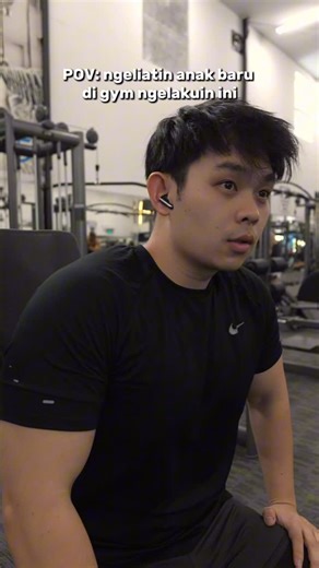 David Lo | Kalau kalian mau ngelatih tricep, grip pronated ataupun supinated (telapak tangan kebawah atau keatas) ga membedakan target otot tricep... | Instagram