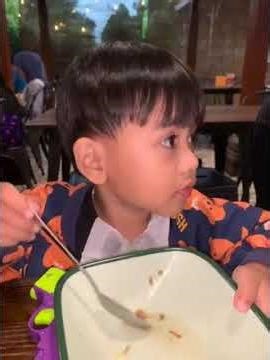 Menohok ,om willis kaget raffa makan nya cepet banget !!