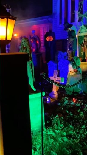 Epic Home Haunt #animatronic #spirithalloween #hauntedhalloween #halloween