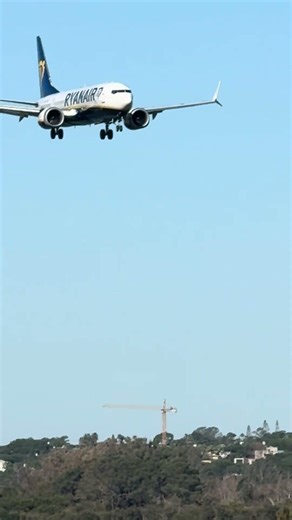 Boeing 737 from Ryanair Short Final Approach to Runway 10 #aviation #algarve