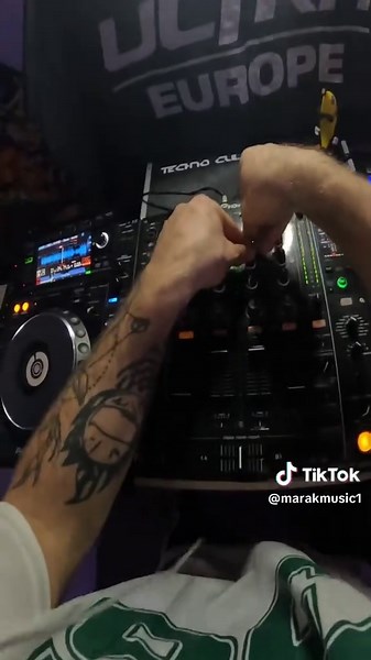 Back to 2011 when I discovered @skrillex I was always listen to his tracks and playing COD4 multiplayer, what a days!! . #technogirl #hardtechno #dj #techno #ibiza