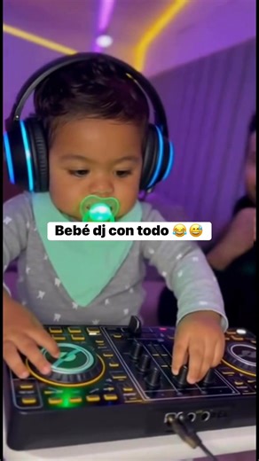 Bebé dj con todo 😂😅. Bebés diciendo cosas graciosas 😅. Videos de bebes graciosos 😂 de humor,chistes, bromas y comedia. #reelsvideoシ #comedia #fypシ゚ #humor #bebe | Comedia artificial