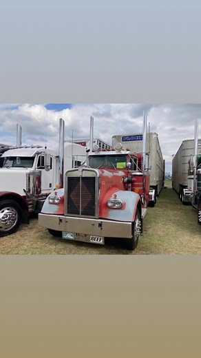 A sample of some of the trucks @ Busted Knuckle. Some old school and Pete swirl paint scheme in different colors. | Ten Four Magazine