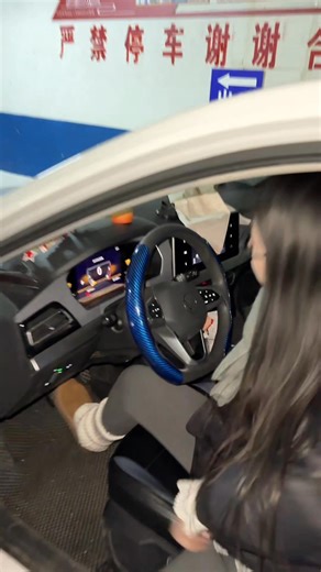 This upgraded tire cap gives you an instant read — red warns you, green confirms everything is normal #car #drivingtips #carknowledge #tips | Driver Arya