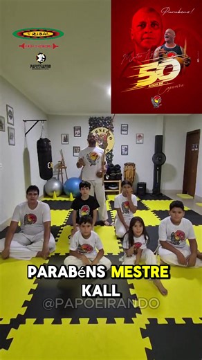 🥁 Homenagem aos 50 Anos de Capoeira de Mestre Kall 🥁 O Contramestre Carneiro, junto com sua turma de capoeira, deixa os parabéns ao Mestre Kall pelos seus 50 anos dedicados à capoeira, celebrando uma trajetória marcada por ensinamentos, história e muito axé dentro da capoeiragem. 🤸🏾‍♂️✨ #Papoeirando #Capoeiragem #Capoeira #Axé #50AnosDeCapoeira