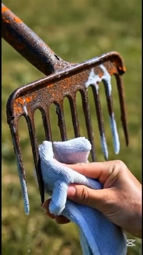 Rusty hinge restoration 😮 #reels #viral #youtubeshorts