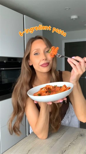 Fitwaffle | Eloise Head on Instagram: "Welcome to 6-ingredient pasta! 🍝✨ This is my new series, where I’ll be showing you how to make quick, easy, and delicious pasta dishes, that only use 6 main ingredients 🤌 Like I said in the video (and before the internet screams at me 🙃), there will be a few extra ingredients that are pantry staples that you’ll probably already have at home, such as, salt & pepper, oil, and some seasonings like paprika. It would have been too limiting to make full dishes