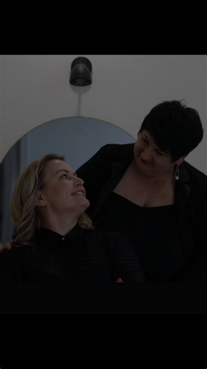 C.Lacroix (Montreal la cluse et Archamps) on Instagram: "Dans les métiers de la coiffure, de l’esthétique et du bien-être, on répond souvent à une demande… mais pas toujours au vrai besoin. 👉 Un client peut demander une prestation, sans savoir exprimer ce qu’il ressent, ce qu’il attend vraiment, ou ce dont il a profondément besoin. C’est là que tout se joue. 💬 Décrypter un client, ce n’est pas deviner. C’est savoir observer, écouter autrement, comprendre le langage non verbal, la posture, l’im