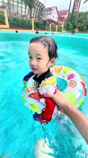 Coco got angry while swimming #Baby #ParentChildInteraction #EducationalAnimation #SummerCoolParty
