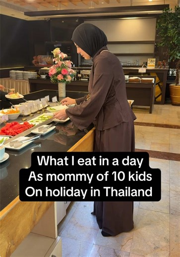 What I eat in a travel day in Thailand as muslim mother #foodtok#whatieatinaday#momtok#fyp#dayinmylife