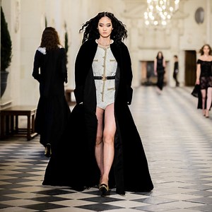 51K views · 3.4K reactions | A stately black velvet coat opens to reveal a suit-body in pale tweed — the CHANEL ‘Le Château des Dames’ 2020/21 Métiers d’art collection, captured in movement at the Château de Chenonceau. See all the looks at chanel.com/-RTW_MDA21 | CHANEL | Facebook