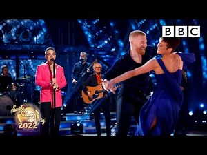 Robbie Williams performs She's The One ✨ BBC Strictly 2022