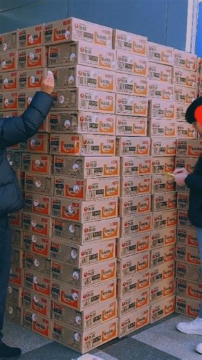 531 reactions · 36 comments | THE KIND AND GENEROUS FATHER OF JIMIN Jimin's father has donated ramen to low-income households in Busan, a tradition he has continued for at least the past 4 years. This donation is said to be for Korean New Year celebrations. JIMIN AND HIS DAD HAS DA PUREST HEART﫰﫶 #JIMIN #ZMillennial | Zimin Park | Facebook