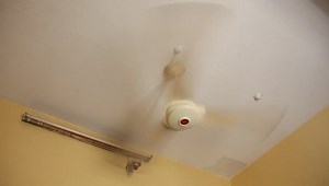 clip-1275064-ceiling-fan-hotel-room