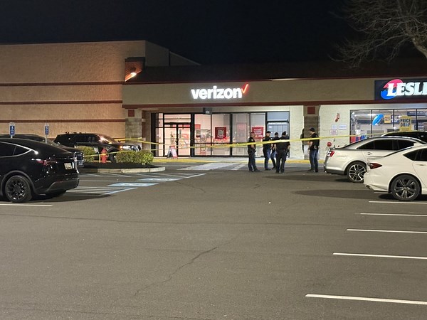 North Haven police investigating armed robbery at Verizon store