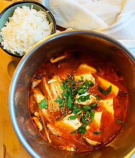 Kimchi Jjigae - Korean Kimchi Stew (Vegan) - Veggie Anh