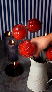 141K views · 70 reactions | Candy apple rose hack! Turn regular candy apples into roses for Halloween! Follow our Tasty Fright night series for more spooky recipes! #candyapples #halloweenrecipes #tastyfrightnight | Tasty UK | Facebook