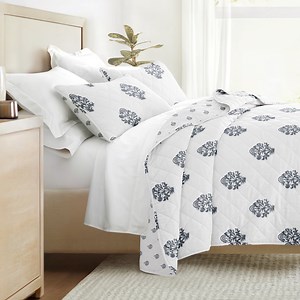 Lightweight Quilt Set Super Soft Wrinkle Resistant Quilted Coverlet Floral Patterns by Comfort Canopy
