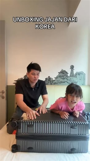 Unboxing jajan korea bareng anak wadon yang mau givway jajan jangan lupa follow ig aku viky lihun5 aku pilih randomTerimakasih semoga beruntung#fyp #vikylihun #cilacap #tkikorea #ngapak | Viky Lihun Muis