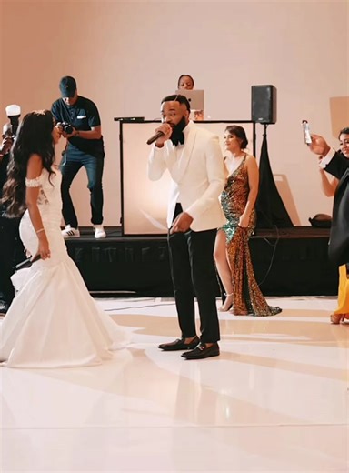 Bride & Groom killed this freestyle in their wedding day! WHO WON? #bridegroom #weddingreception #bridesoftiktok #afticanweddings