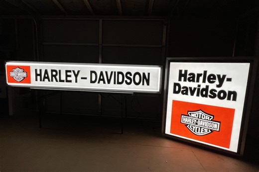 No Reserve: Pair of Illuminated Harley-Davidson Signs