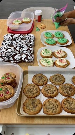 Tull_jessica_ on Instagram: "hope you all enjoyed your christmas 🎄❤️ happy holidays, everyone! #jessicatull #cookies #bakingfromscratch #baking #holiday"
