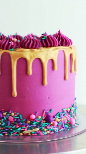 How to Make a Stunning Gold Drip Cake Tutorial