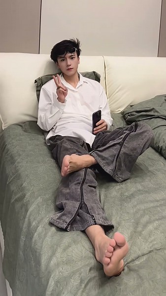 Asian Male Feet
