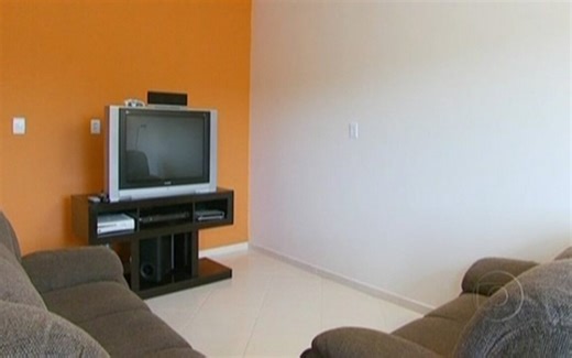 Aprenda a pintar a parede de casa sozinho