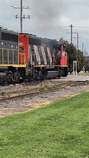 WAMX 4010 leads the Hutch local through downtown!