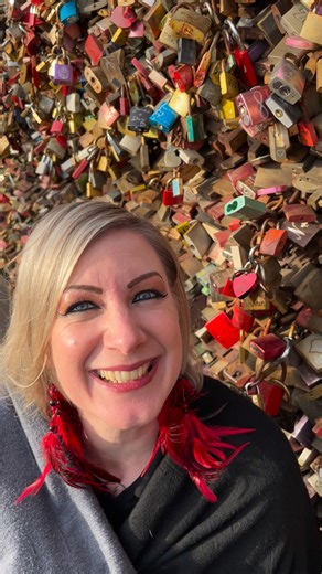 Vie Happy on Instagram: "🌟 Formation PNL : Transforme ta vie avec une touche de magie Tu ressens le besoin de mieux comprendre tes objectifs, de surmonter tes blocages et de donner un nouvel élan à ta vie ? 🚀 Viens vivre une expérience unique et transformatrice grâce à notre formation en PNL: programmation neuro linguistique, combinée aux approches puissantes de la thérapie brève TOS et de l’école de Palo Alto ! 🌈 Une formation dynamique, bienveillante et remplie d’outils concrets pour booste