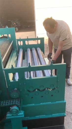 Anti-slip plate embossing machine Willow leaf patterned plate embossing machine