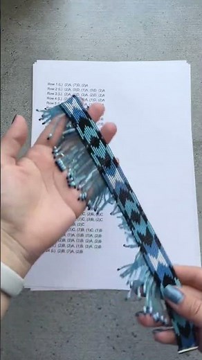 Bead weaving pattern and an example of the final result. Watch till the end 👍